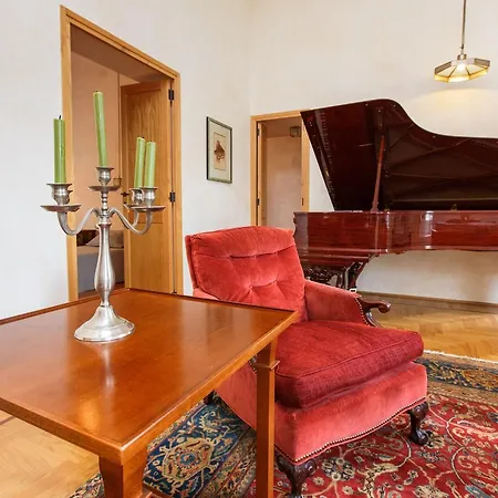 Habitat's Navona 4br Apartman *